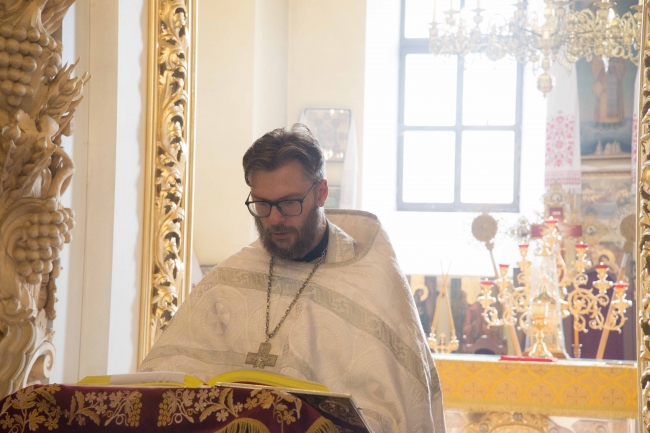Збільшити зображення Божественна літургія у День Різдва чесного славного пророка, Предтечі та Хрестителя Господнього Іоан