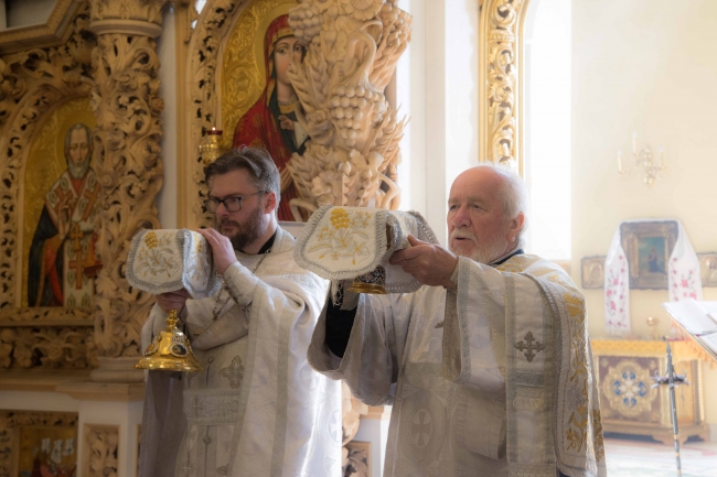 Збільшити зображення Божественна літургія у День Різдва чесного славного пророка, Предтечі та Хрестителя Господнього Іоан