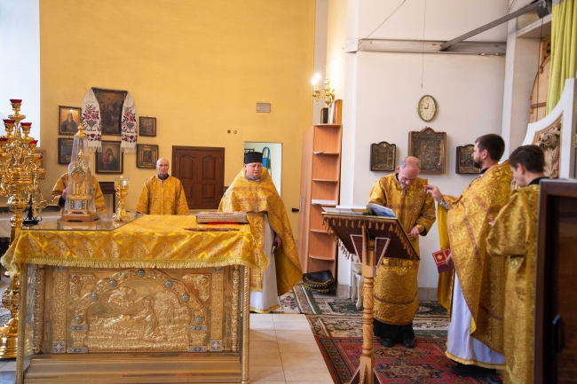 Збільшити зображення Божественна літургія 8 жовтня, у День пам"яті святих отців VII Вселенського собору